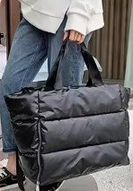 montreal-sporttas-fitnessmathouder-petsandbags-op model.jpg